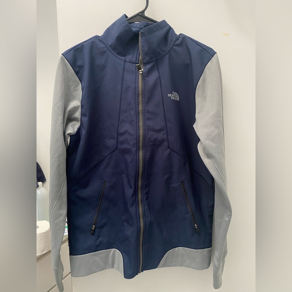 The North Face Windbreaker (Men’s Small)
